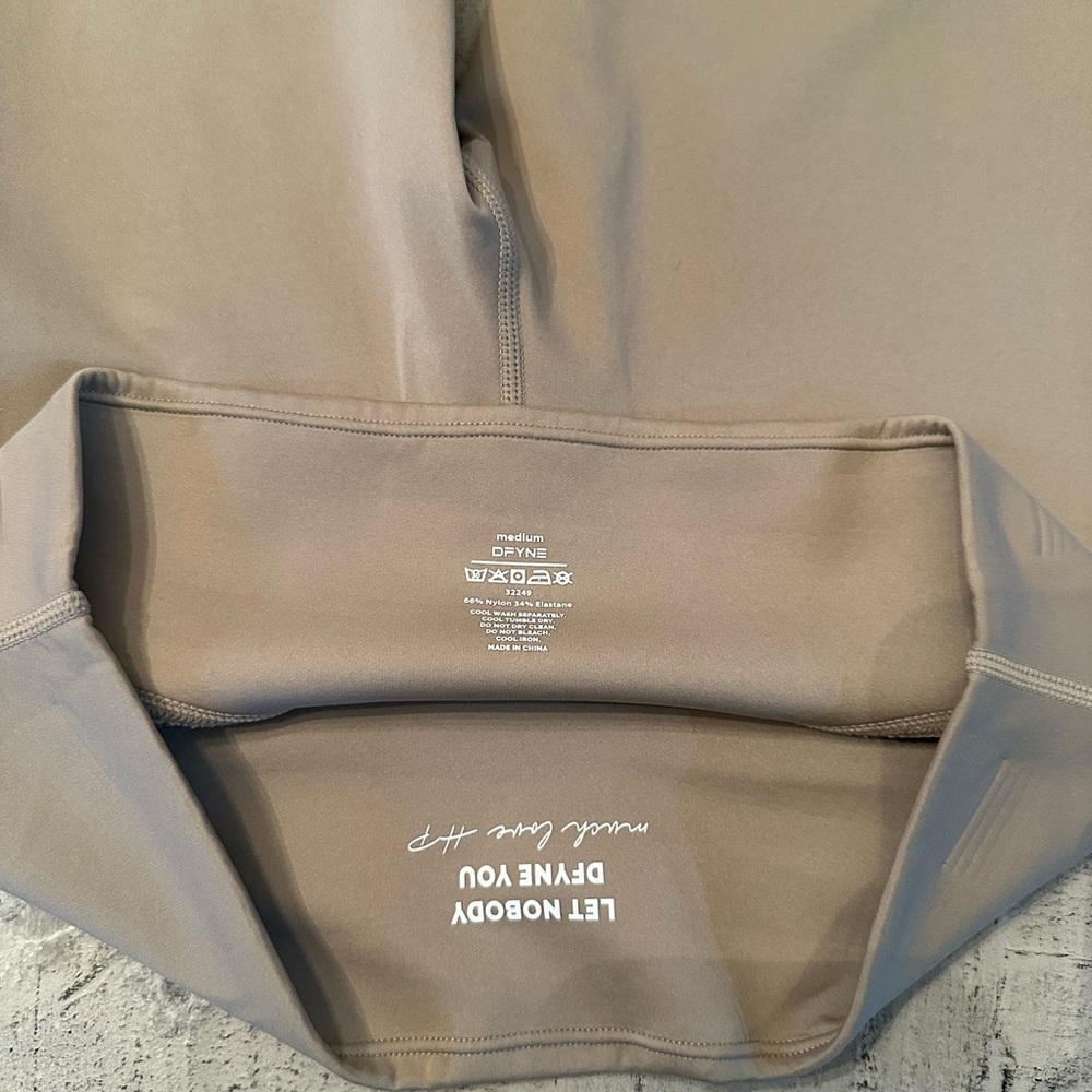 Dfyne Hannah Pearson Flared Leggings in Beige - Picture 4 of 4